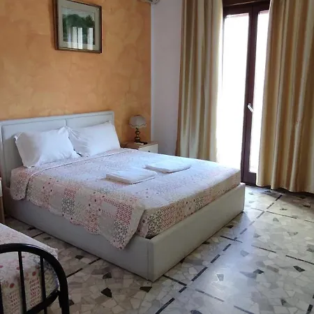 The Caponi Bros Bed & Breakfast 2*