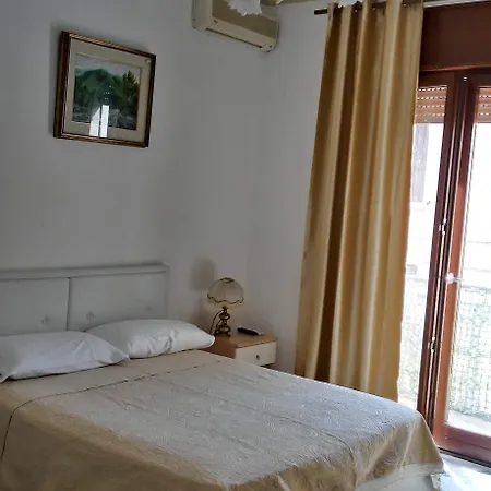 The Caponi Bros Bed & Breakfast 2*