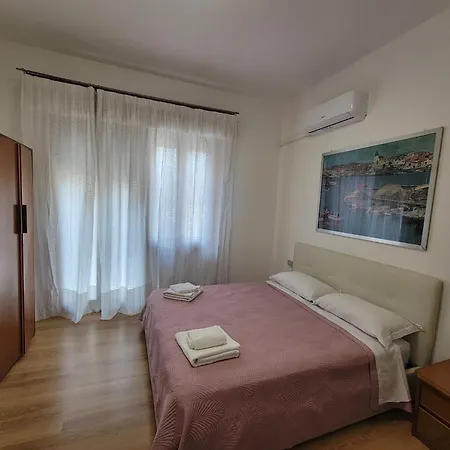 The Caponi Bros Bed & Breakfast 2*