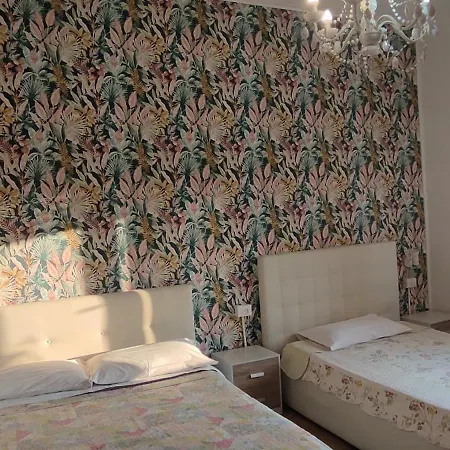 The Caponi Bros Bed and Breakfast Μέστρε