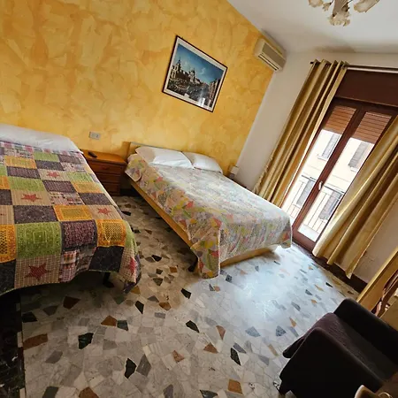 The Caponi Bros Bed and Breakfast Μέστρε